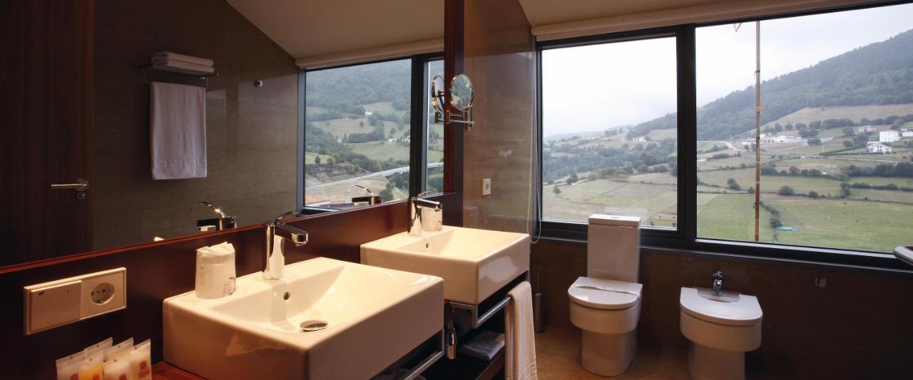 Hotel Palacio De Meras 4*