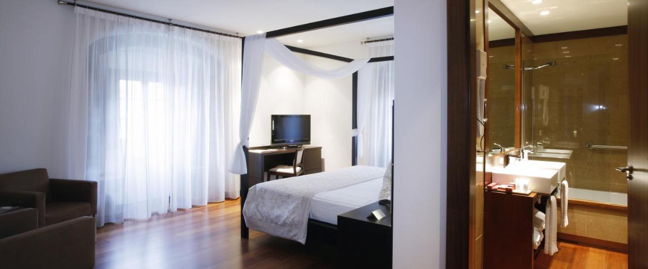 Hotel Palacio De Meras 4*